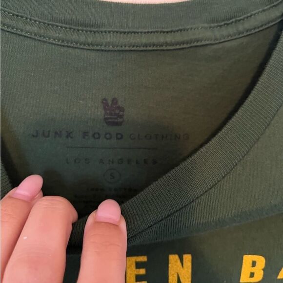 JUNK FOOD GREEN BAY PACKERS NFL FOOTBALL WOMENS GREEN TEE SIZE SMALL - Picture 6 of 6